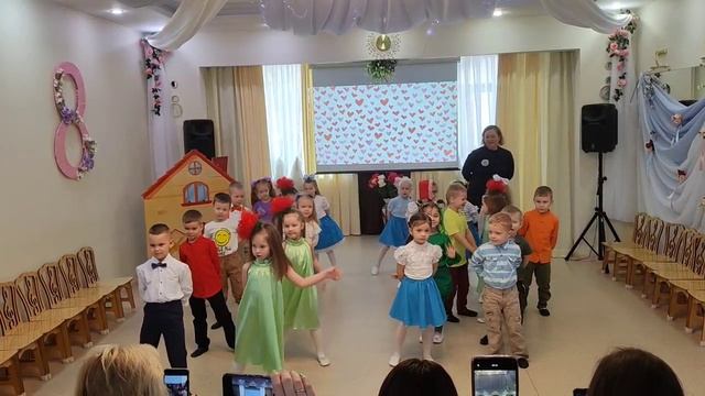 Вход на утренник 8 Марта средняя группа смотреть онлайн