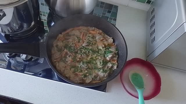 Тушеная куриная печень