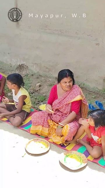 25 - 29 августа. Видеоотчет о благотворительных раздачах в Маяпуре смотреть онлайн