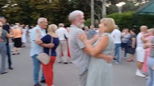 ЛЕЖАЛА РОЗА В УЛИЧНОЙ ПЫЛИ ♥️ТАНЦЫ В ПАРКЕ  ♥️ОДЕССА 30.08.2025 - 1080