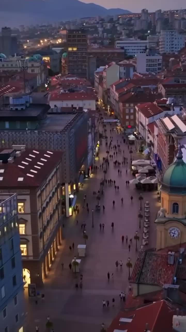 Риека - это город в Хорватии, расположенный на берегу Адриатического моря. Он является крупнейшим... смотреть онлайн