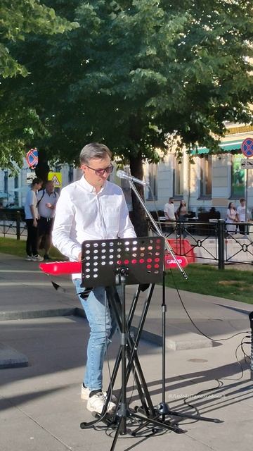 Это здорово. Питер поёт