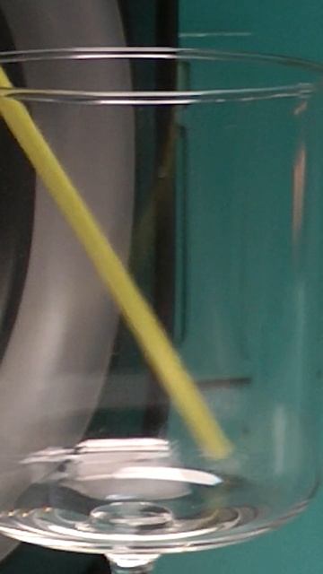 Как разбить бокал звуком. смотреть онлайн