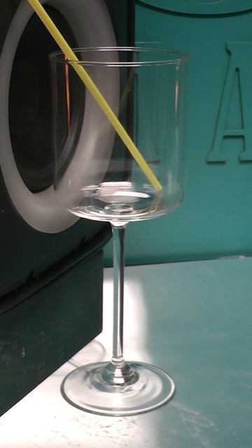 Bluetooth колонка разбила фужер смотреть онлайн