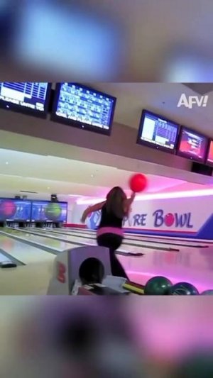 Когда боулинг - это не твое😁😂😂
