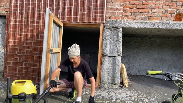 Обзор и уборка места хранения под балконом. Клининг # Эзотерика