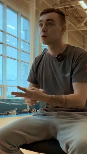 О том, как подорвался. Сапер напоролся на мину.