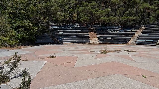 Амфитеатр и пляжи бывшего детского лагеря «Комарова» в Санаторном, Крым смотреть онлайн