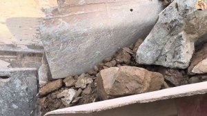 Строительство, дробление щебёнки