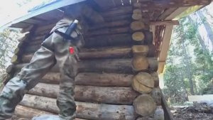 ПАПА КАРЛО СНОВА В ДЕЛЕ, ТАЙГА ВСТРЕЧАЙ. ДОДЕЛАЛ ПОТОЛОК И КРЫШУ НА ЗИМОВЬЕ