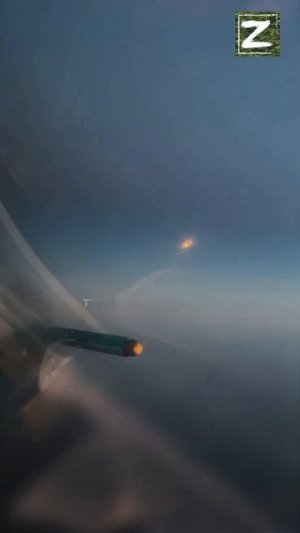 Вид из кабины Су-34 на запуск баллистической ракеты ОТРК "Искандер-М"