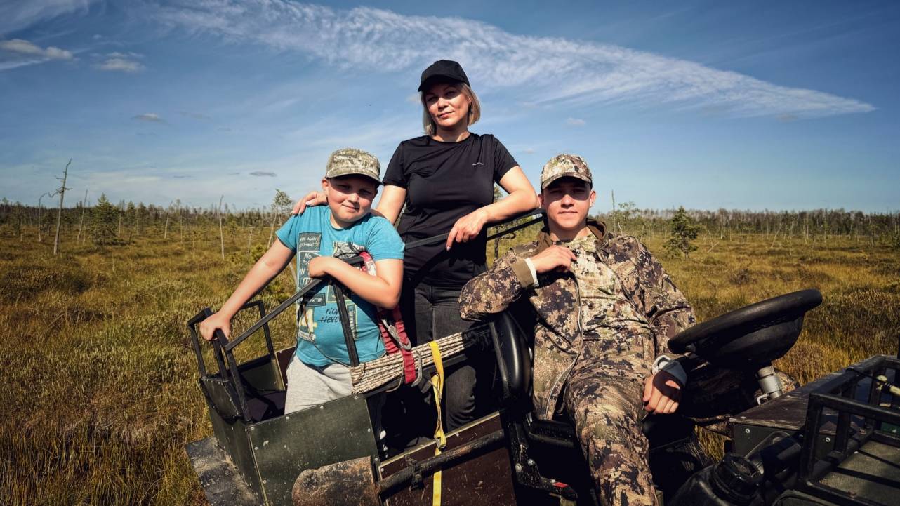 ВЫВЕЗ СЕМЬЮ В ТАЙГУ И НАЧАЛОСЬ... ТАЁЖНАЯ СТРОЙКА И ОТДЫХ В САМОМ СЕРДЦЕ ТАЙГИ. смотреть онлайн