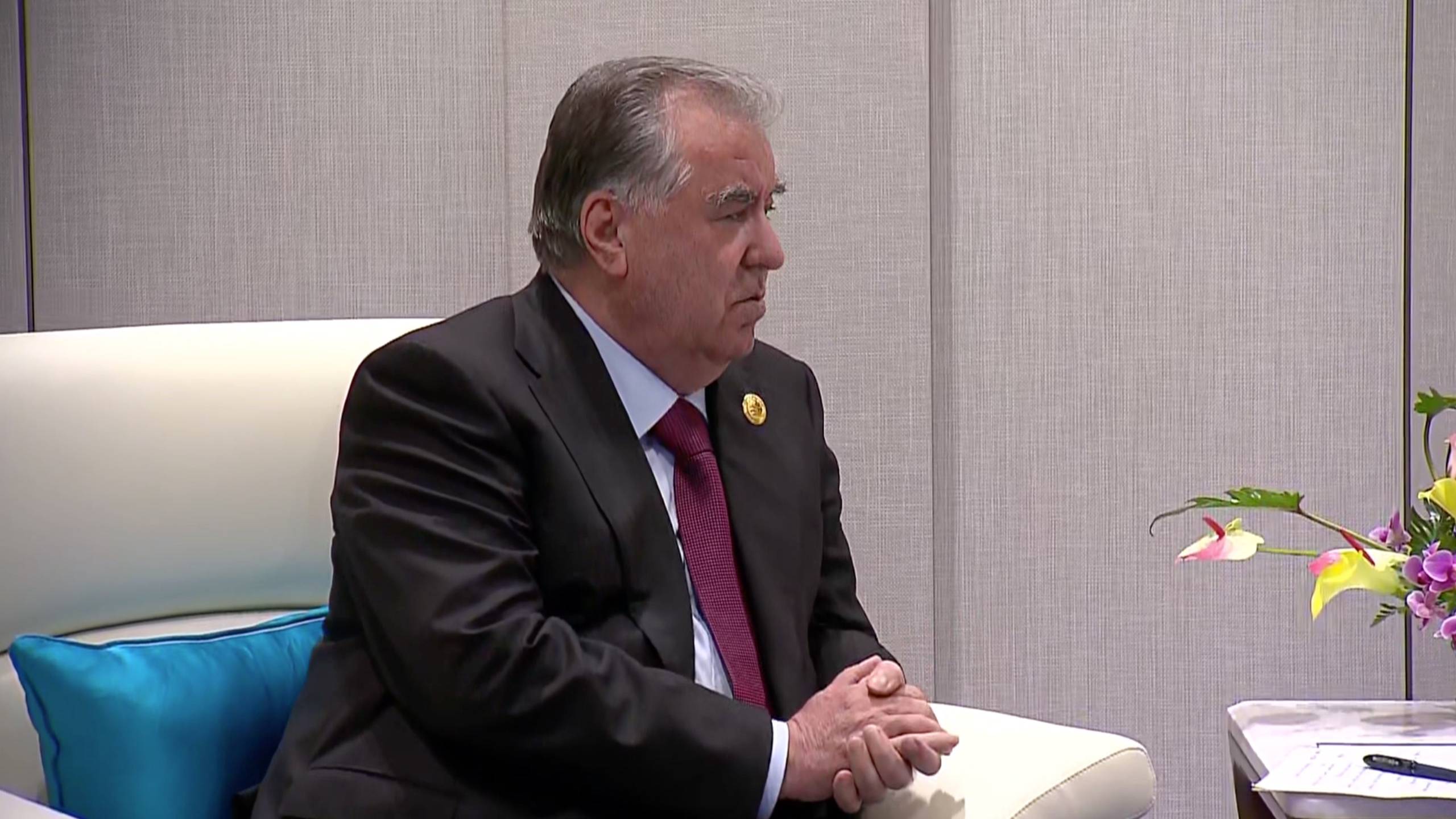 Встреча с Эмомали Рахмоном смотреть онлайн