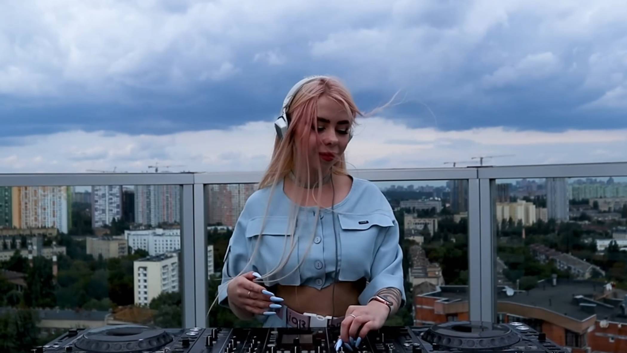 Bella Kri - Live Mix 4K Melodic techno & Progressive House смотреть онлайн