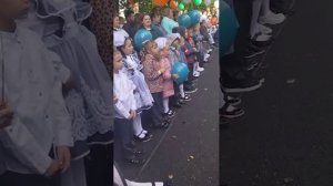 Новоалтайск, гимназия № 166, 1 сентября 2025 года. Первый звонок для 1 и 11 классов.