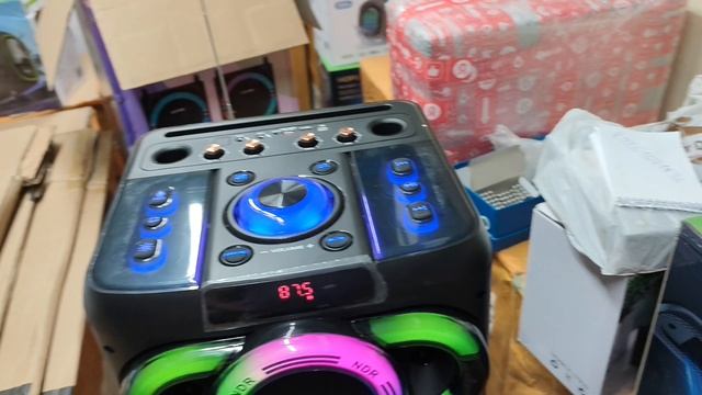 КОЛОНКА 8000 W в Дереве с 2 Качественными Микрофонами и Функцией Караоке 🔥 Большая Колонка смотреть онлайн