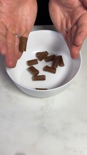 Глазированный сырок сникерс