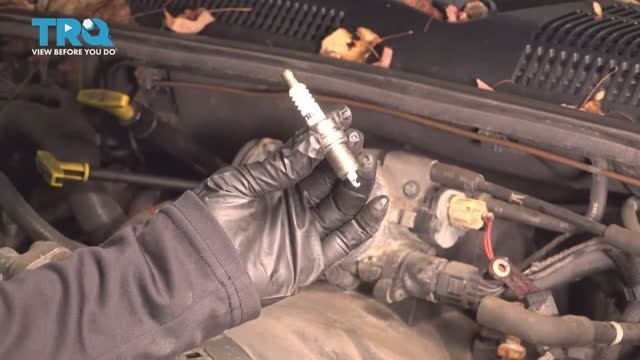 015. Как заменить свечи зажигания на Jeep WJ 4.7 (1999 - 2004) смотреть онлайн
