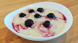 РИСОВАЯ КАША с миндальным молоком и черникой