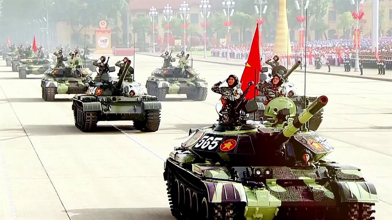 Во Вьетнаме прошел грандиозный парад в честь Дня Независимости республики смотреть онлайн