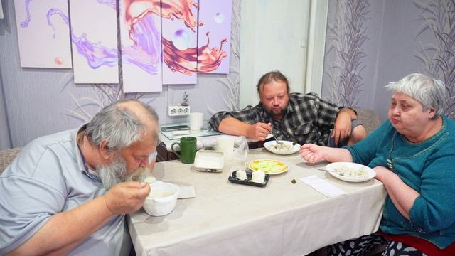 Мы заслужили сегодня весь день кушать домашние полуфабрикаты смотреть онлайн