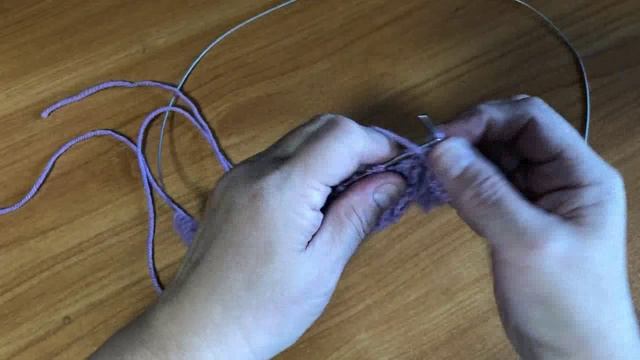 Узор спицами для вас. Интересные широкие дорожки на лицевой глади смотреть онлайн