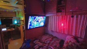 131 ч.  Жизнь в караване у моря.