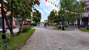 Бузулук. Улицы Бузулука. Улица  Максима Горького-улица Ленина. Много молодёжи.