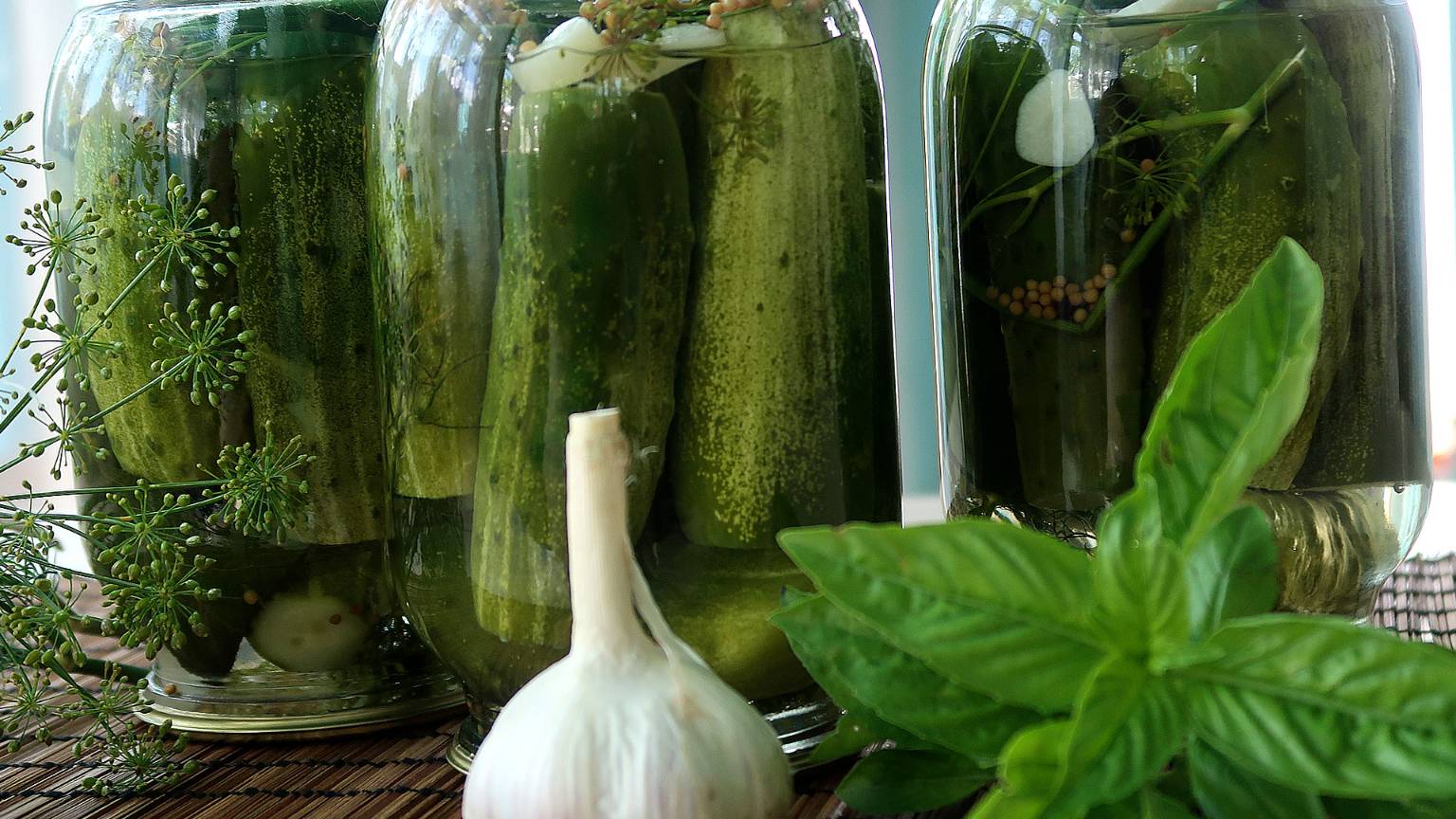 Огурцы маринованные с семенами горчицы на зиму.