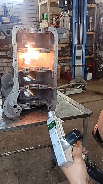 Лазерная чистка чугунного блока смотреть онлайн