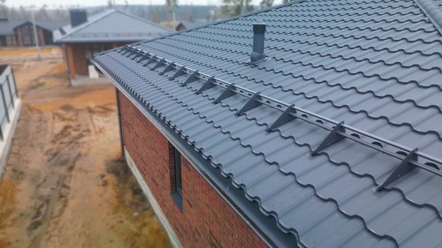 Обзор на объект с металлочерепицей "Голландия", RAL 7024 смотреть онлайн