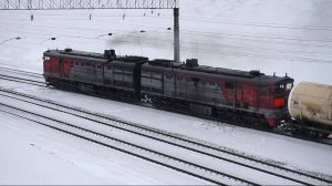 Чумазый тепловоз 2ТЭ10М-2082 на подъёме. Звук 10Д100.