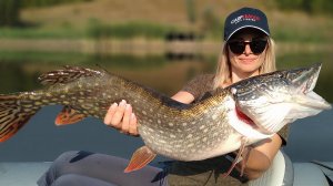 Она плакала от счастья - ПЕРВАЯ ЩУКА ЖЕНЫ! Рыбалка с женой - ловля щуки! Рыбалка на каяке