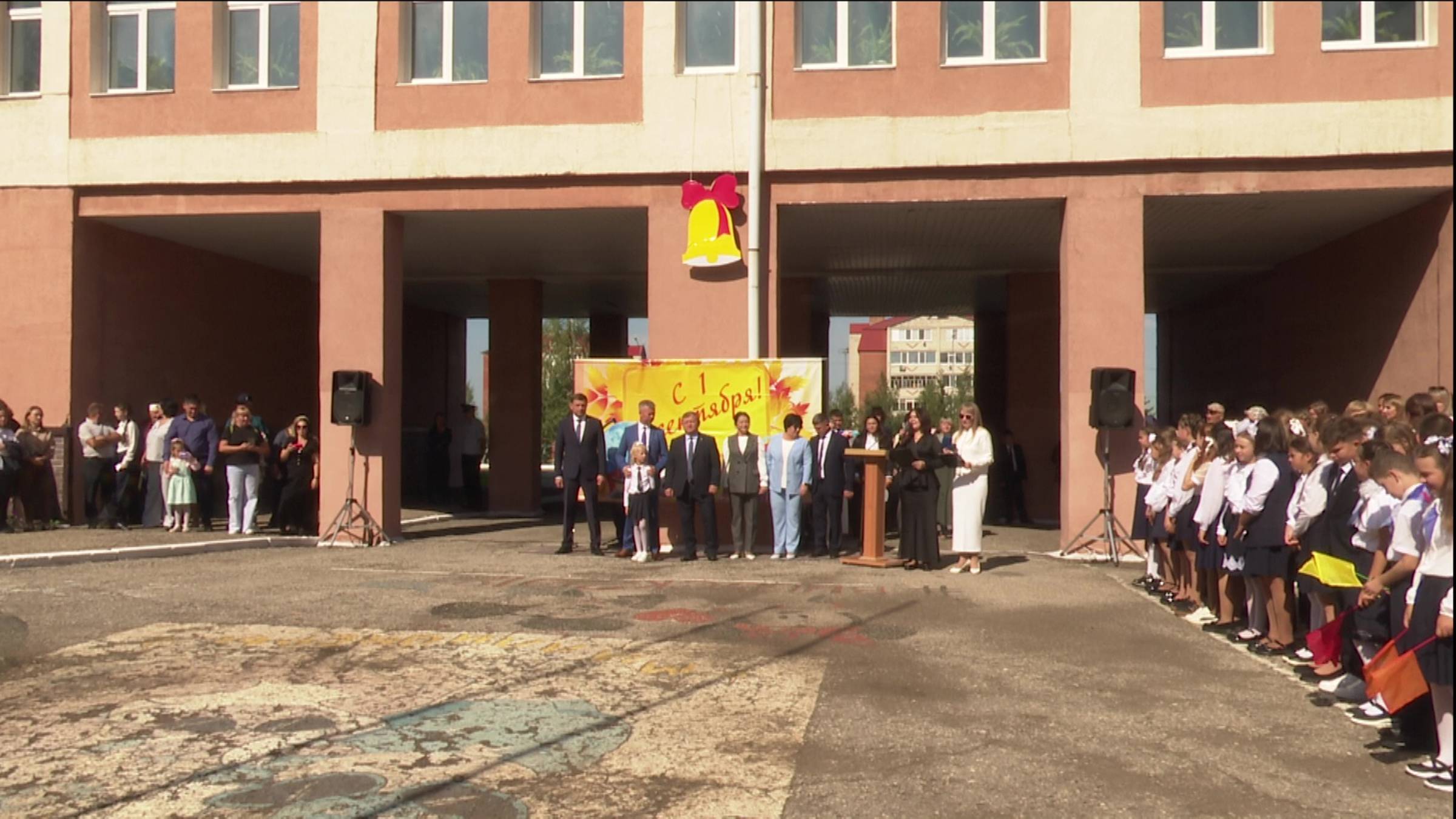 В День знаний в школах Нурлатского района прошли торжественные линейки смотреть онлайн