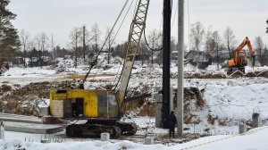 ЭО-5111Б с копровой установкой. Забивка сваи.