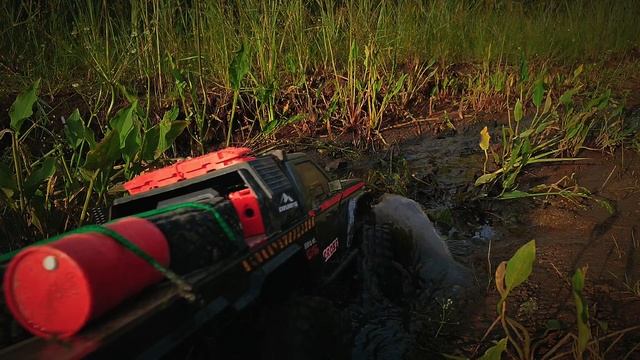 Грязный дикий радиоуправляемый Бизон 6WD Crossrc XL смотреть онлайн