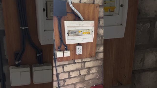 Новая электропроводка в гаражэ. смотреть онлайн