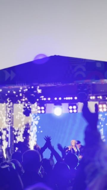 1 сентября у «Гипер Ленты» на Пискарёвском, 59А в Санкт-Петербурге прошел концерт Татьяны Булановой смотреть онлайн