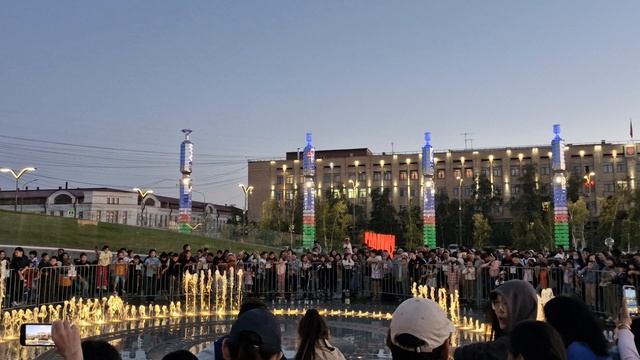 Светомузыкальный фонтан на площади Республики г. Якутска 21 августа 2025 года смотреть онлайн