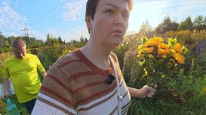 Выбрались по делам и заехали на КЛАДБИЩЕ к родителям! ШОК, что стало с могилой! Убрались на осень