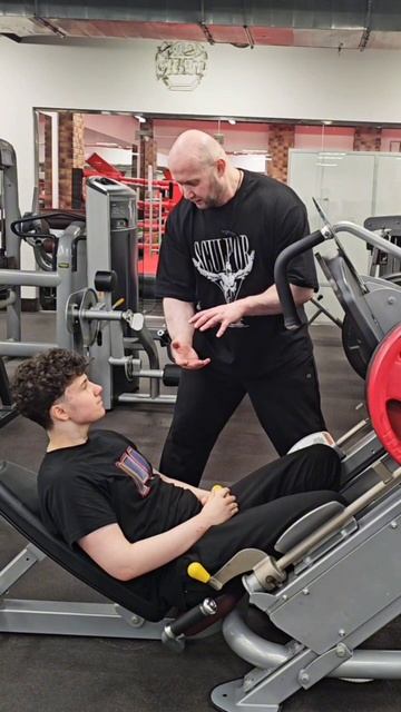 Жим ногами и две крутые добавки смотреть онлайн