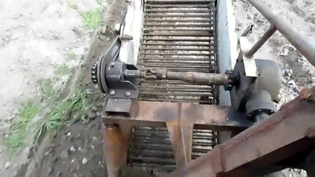 Испытываю новую транспортёрную копалку .