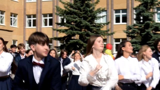 Пока мы молоды, пока мы любимы смотреть онлайн