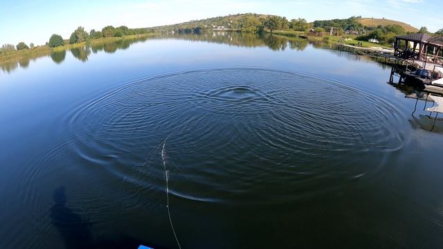 Неожиданная встреча с Рыбнадзором во время рыбалки кастинговой сеткой!!! Это конечно залёт!!! 🤔🤔🤔 смотреть онлайн