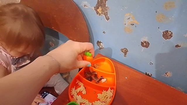 СЕМЬЯ ПОЧЕМУ НЕ КУШАЕМ ЗА ОДНИМ СТОЛОМ❓ 😱 смотреть онлайн