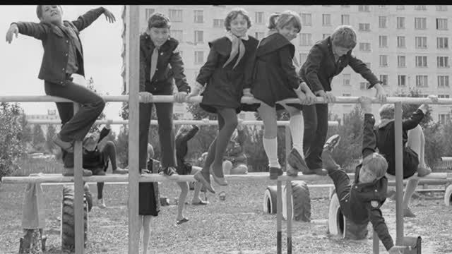 Мы - маленькие дети, нам хочется гулять смотреть онлайн