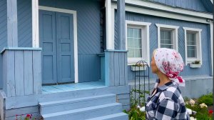 Живём в деревне и преображаем старый дом. Утеплили, покрасили, успеть бы до осени.