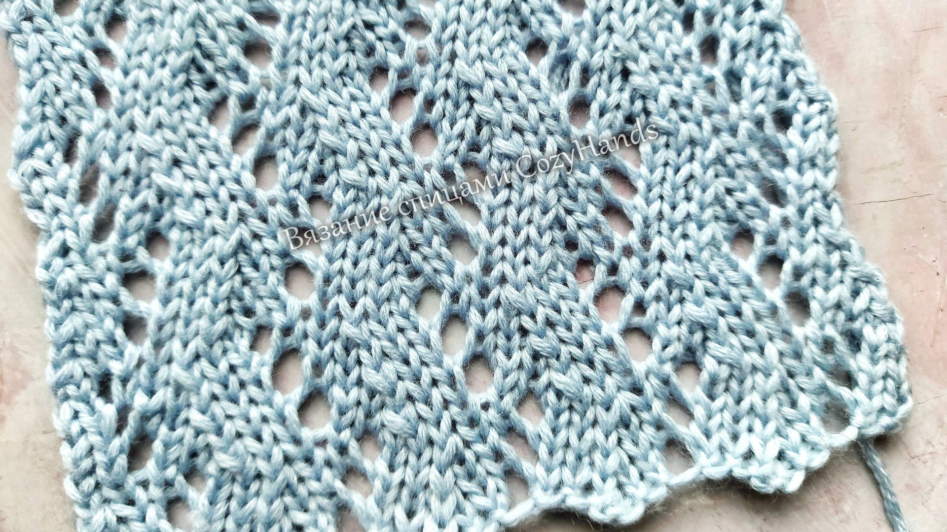 Очень простой узор с ажурными зигзагами для вязания палантина, джемпера, носков смотреть онлайн