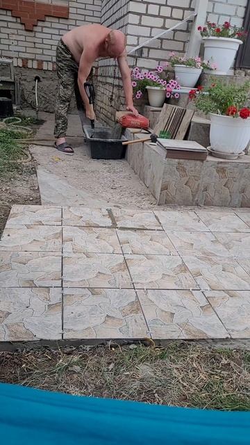 Паша кладёт плитку смотреть онлайн