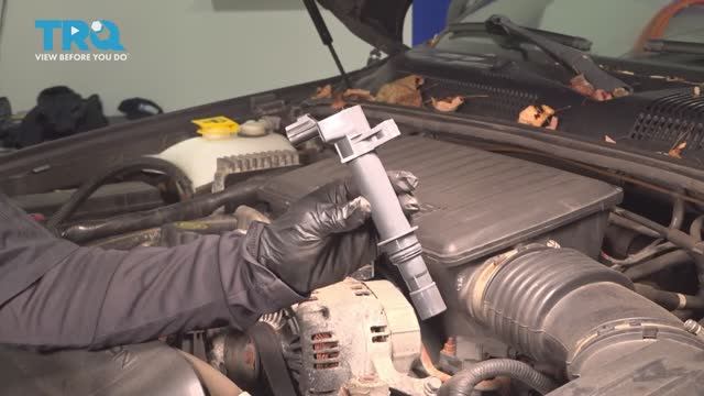 012. Как заменить катушку зажигания на Jeep WJ 4.7 (1999 - 2004) смотреть онлайн